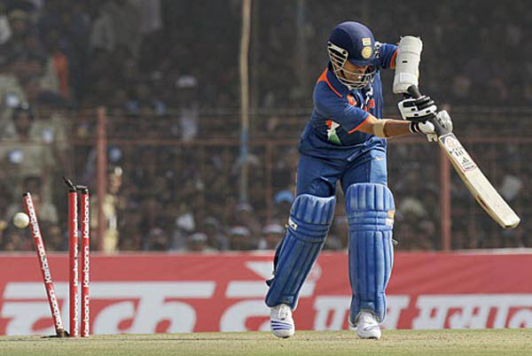 Sachin Tendulkar bowled 