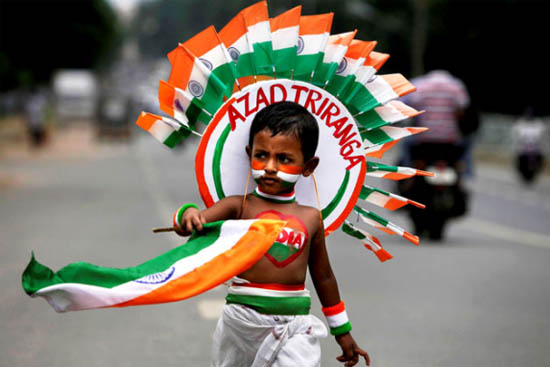 indiaboywithflyag