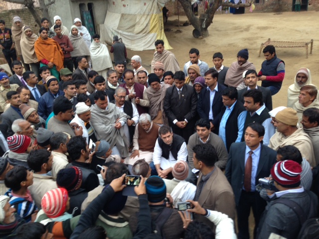 Sh._Rahul_Gandhi_interacting_with_the_riot_victims_in_village_Kakra